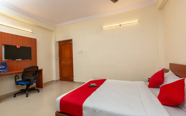 OYO 22105 Hotel Half Moon Inn