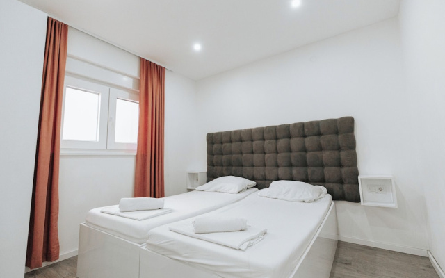 Aurelia Pool Apartments