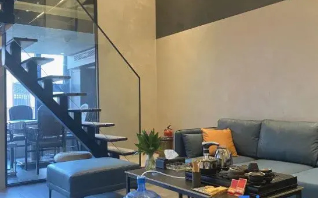 Zhuhai Low-key LOFT Suite Apartment (Huafa Shangdu Haiyin Youyicheng Branch)