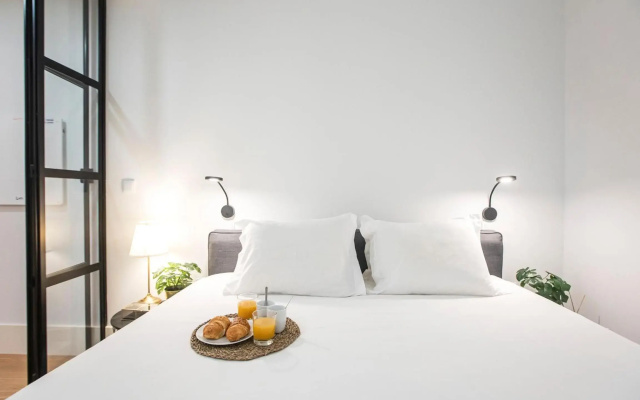 Elegant & Bright Flat by LovelyStay