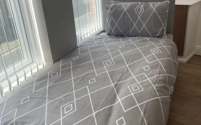 Large 3 bed House Sleep 10 Anfield Liverpool