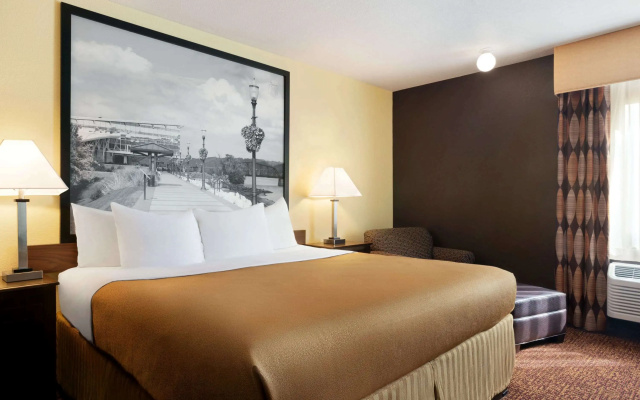 Super 8 by Wyndham Des Moines