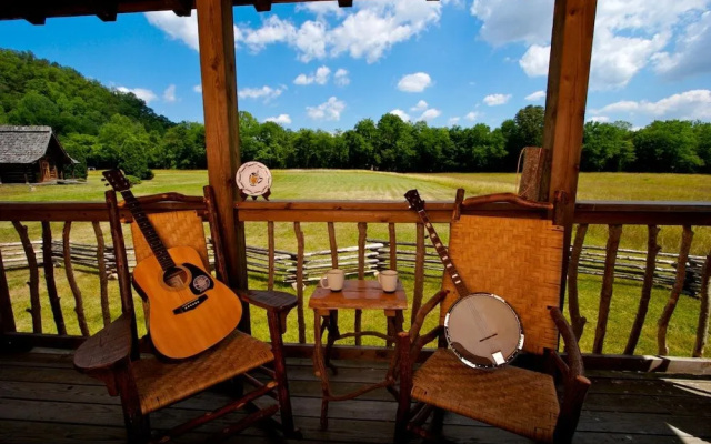 Creekwalk Inn and Cabins