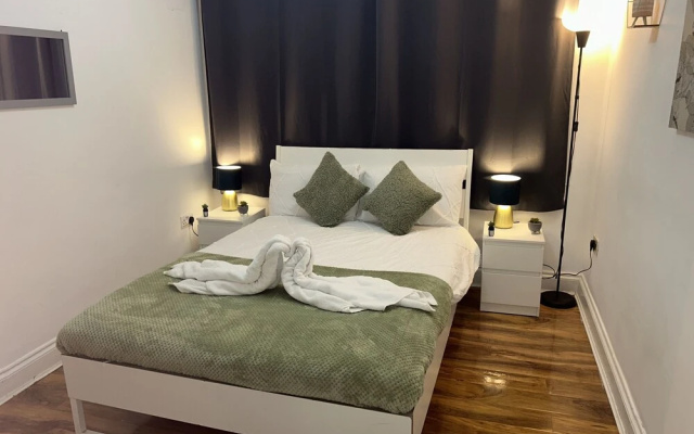 Private Family Flat Near Paddington and Royal Oak