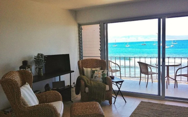 Lahaina Roads 309 by RedAwning