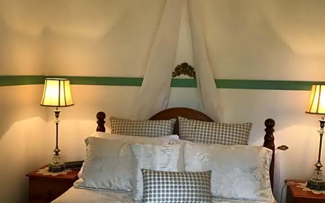 Guest House on Hyde
