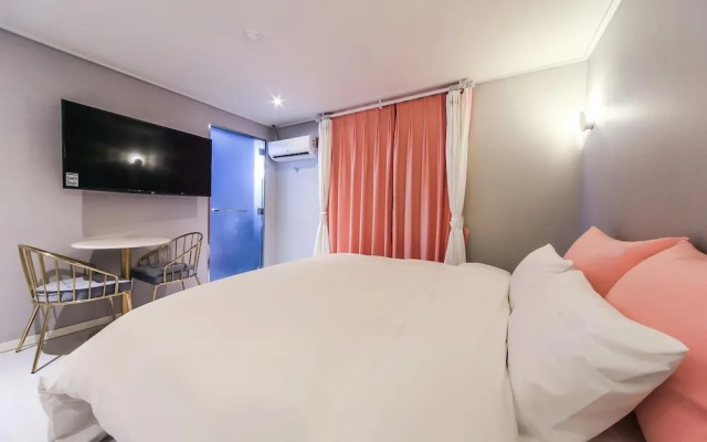 Hotel Momo Juice