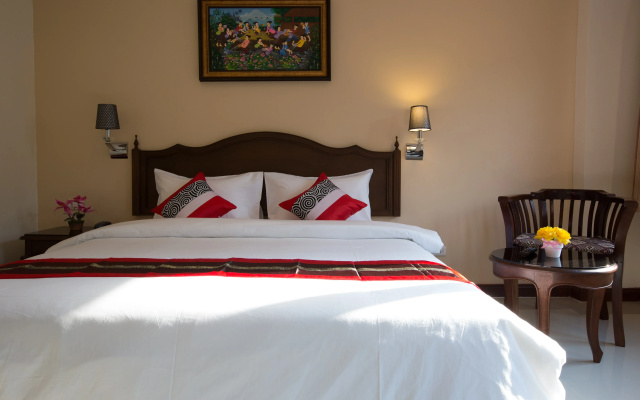 True Siam Rangnam Hotel