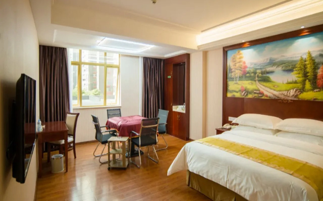 Vienna Hotel (Huizhou Zhonghai Waterfront City Branch