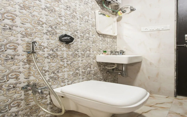 OYO 10374 Hotel Swapnalok