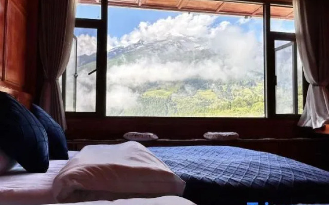 Haba Snow Mountain Scenic Homestay