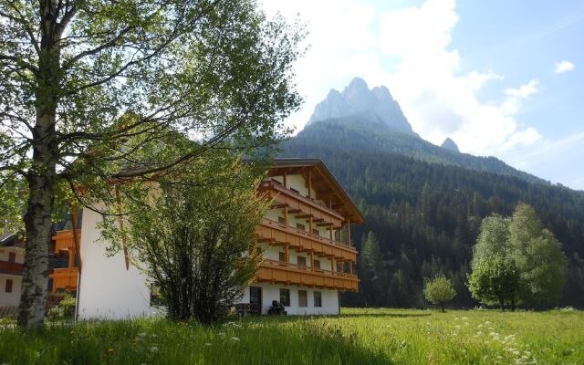 Отель Residence Dolomia Долина Валь-ди-Фасса вид на фасад
