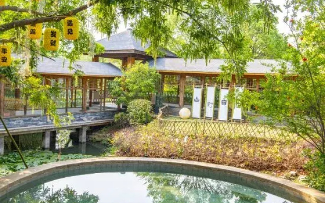 Shumyip Hot Spring Hotel