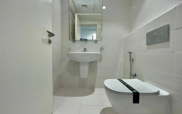 Luxury 1-Bedroom Apartment At Burj Crown.