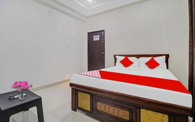 OYO Flagship 70323 Ayyappa Residency