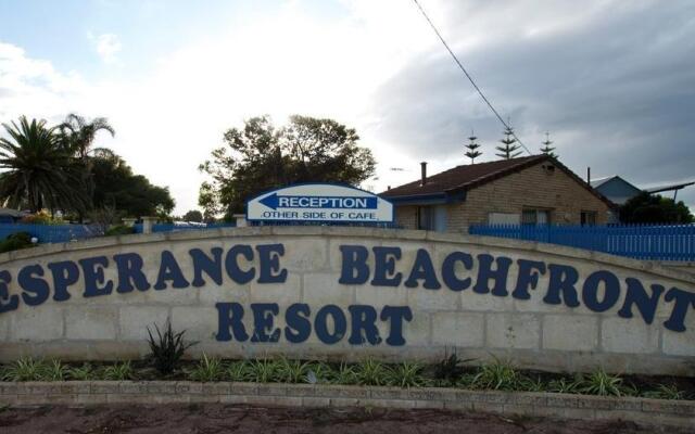 Отель Esperance Beachfront Resort вид на фасад