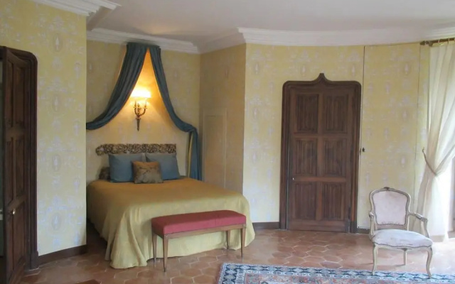 Chateau De Vauloge