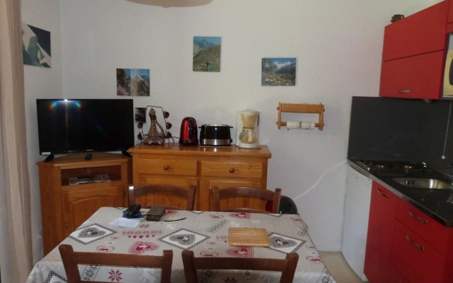 Thymel N°8 : 2 Pièces Cabine 4 Personnes / 2 Rooms Cabin 4 People