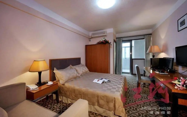 Maple Leaf Guihuayuan Business Apartment