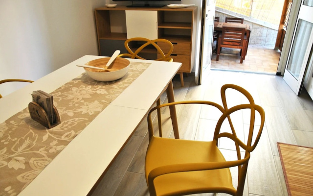 Air-conditioned Apartment With Patio, Wifi and Parking