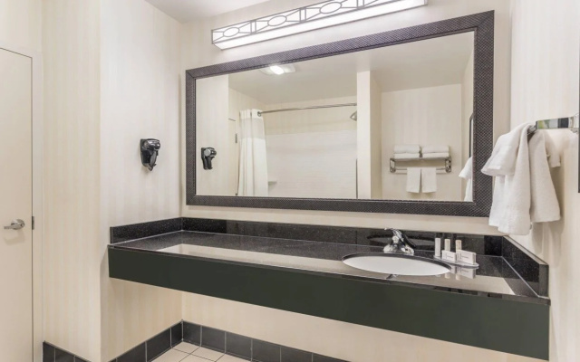 Fairfield Inn & Suites by Marriott Madison East