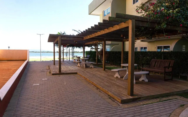 Apê aconchegante condomínio beira lagoa c/piscina