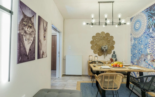 Motley Elegant Apartment by Estia