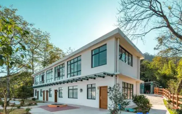 Guangzhou Huguang B&B