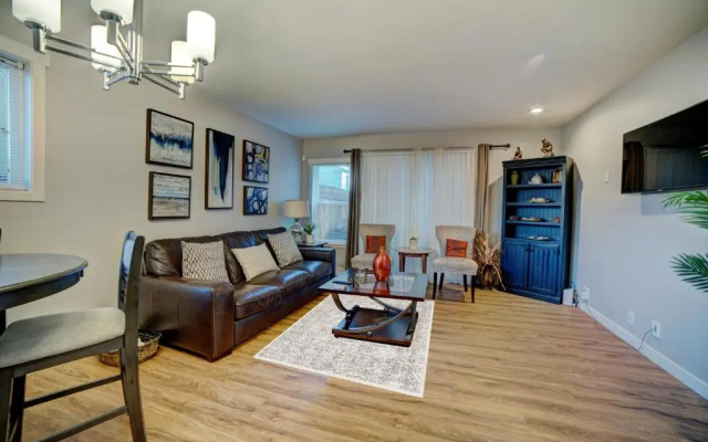 Cozy 2 Bedroom Townhouse in Northgate