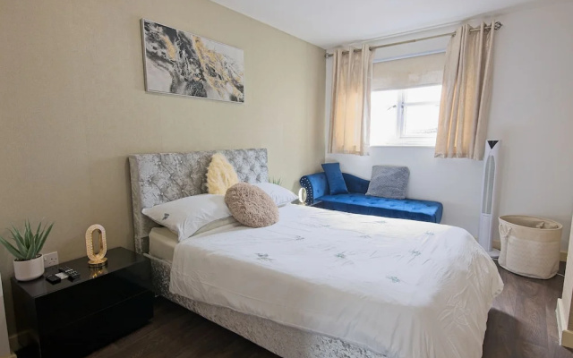 Manchester Retreat - Modern 2BR Apartment
