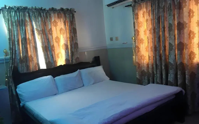 Royal Castle Hotel