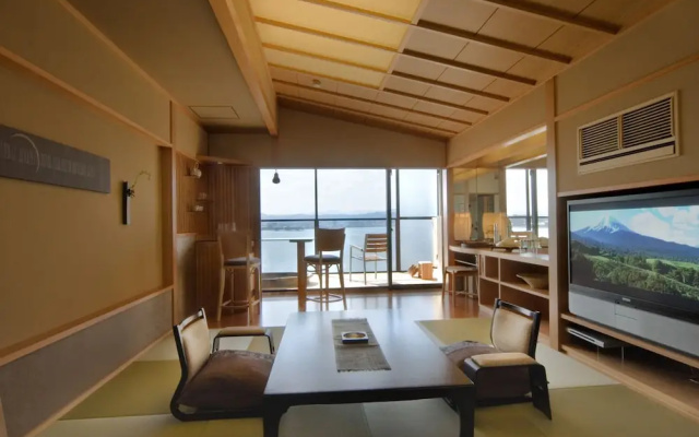 Naniwa Issui