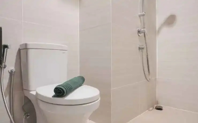 Luxurious and Comfy 2BR at West Vista Apartment By Travelio
