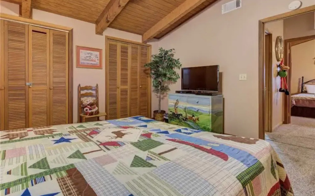 Moose Crossing - Three Bedroom Cabin