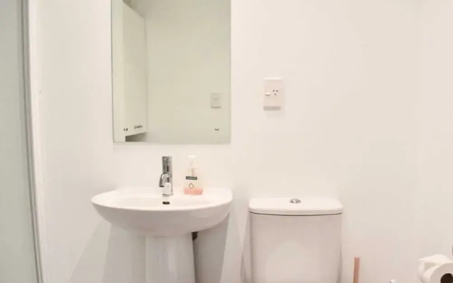 Stylish Queen Street Loft-style 1 Bedroom