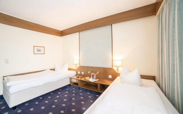 City Club Hotel