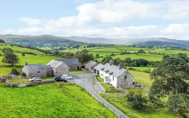 Orsedd Wen Farmhouse