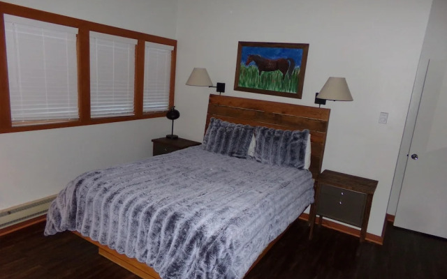 Tennis Townhome 2 Bed 2.5 Bath