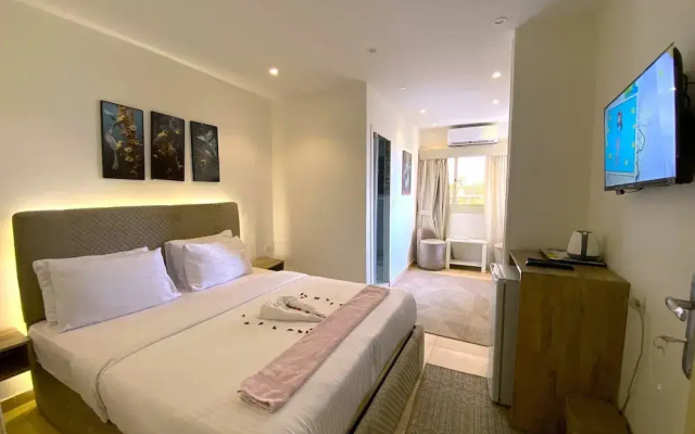 Seven Pyramids Inn
