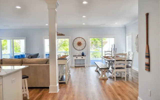 Anchors Aweigh by Topsail Realty
