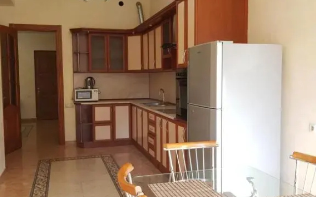Northern Avenue 2 bedroom Deluxe apartment with Balcony HH644