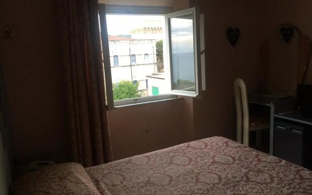 Grand Hotel Villa Parisi