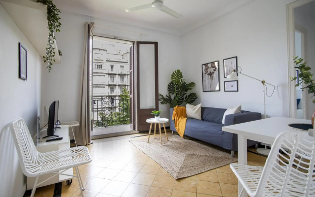 31PAR217 - Mediterranean style apartment