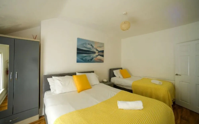 The Bells HOT TUB on Private Terrace Apartments