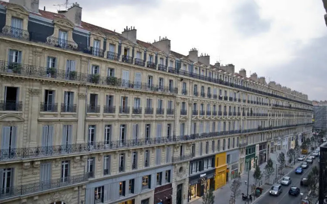 Les Appartements du Vieux-Port: Appartement Haussmannien