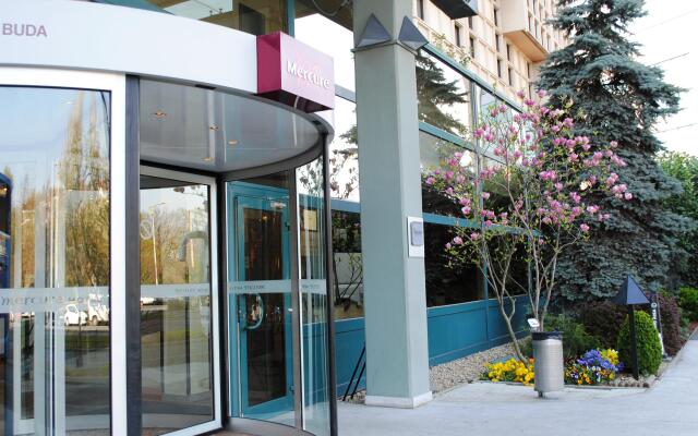 Mercure Budapest Buda Hotel вид на фасад