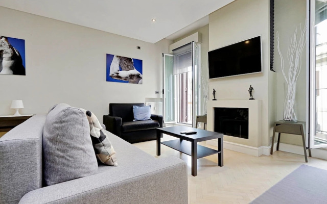 Spanish Steps Modern Apartment Balcony