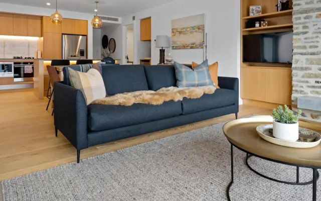 Genoa - Sleeps 6 - Lakefront Apartment