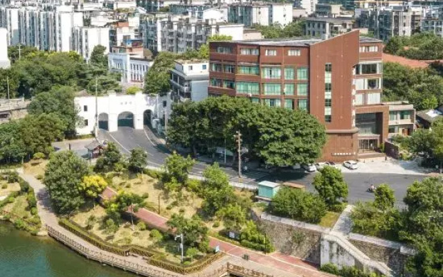 Ganzhou Junlang Yupin Hotel (Nanmenkou Yugutai Ancient City Wall Store)