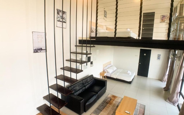Colonial9 Suite (Sunrise & Mountain View)@Empire City